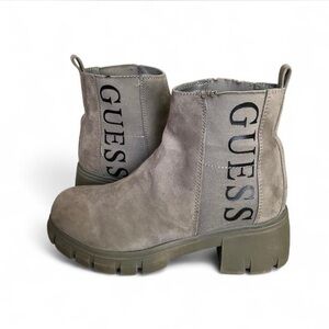 Guess Y2K Chelsea Boots Combat Logo Gray Ankle Platform Suede Lug Sole Sz 6